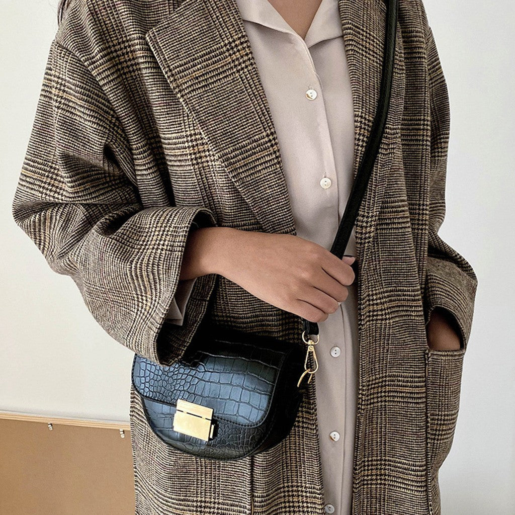 Fashion textured one-shoulder saddle bag